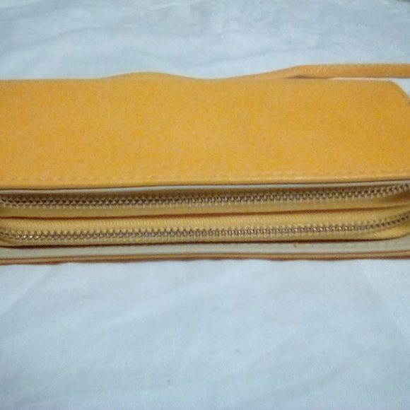 Yellow shoulder wristlet zipper clutch bag - Picture 3 of 6